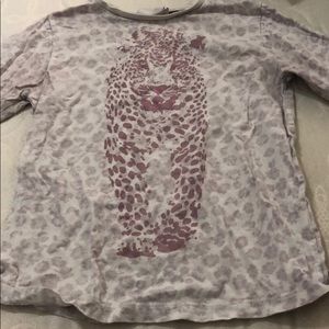 Girls long sleeve shirt.